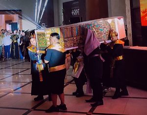 Dance peti mumi dengan cosplay Egypt ala para talent jadi salah satu momen yang paling bikin penonton terpukau.